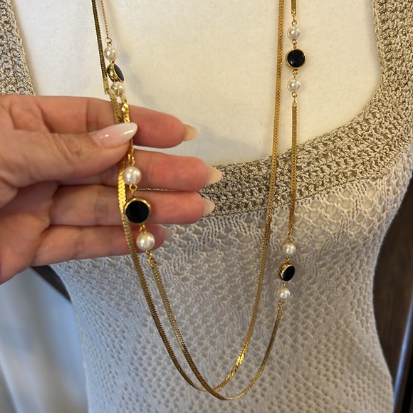 Beautiful Herringbone Double Chain, Pearls & Black Enamel Lobster Clasp Closure - Picture 4 of 5